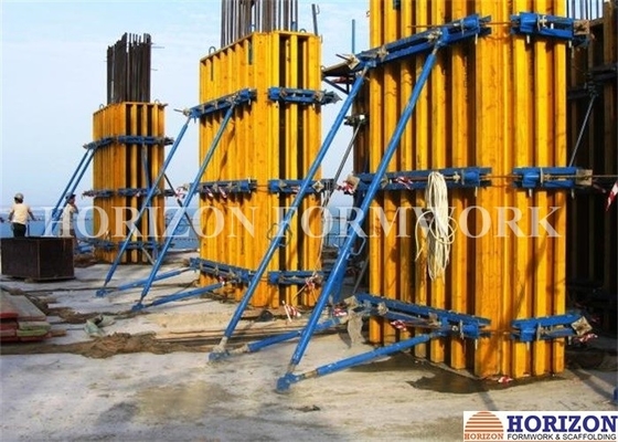 Rechteckige Wandschablonen, kombiniert mit Holzträgern H20 und Stahlwalings